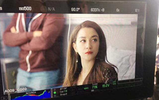 这位16岁就出名的新疆美女 颜值不输Angelababy 女儿酷似迪丽热巴