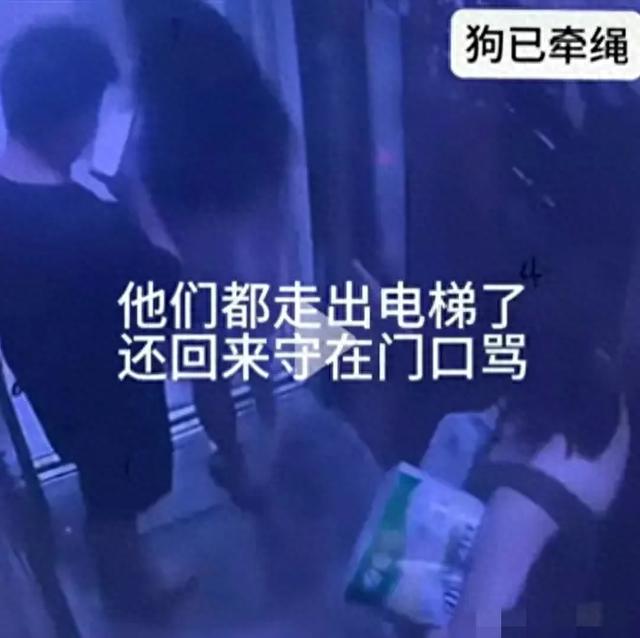 女子因矛盾衣服被扯露胸要自杀 网友：关键是也不知道她没穿文胸呀