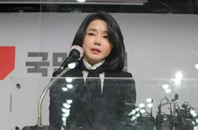 新韩国总统夫人录音被曝光！时长近七个半小时，想拉拢记者反被坑