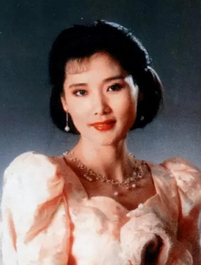 90年代内地十大美人，“温婉大气、眉眼如画”，各个美若天仙！