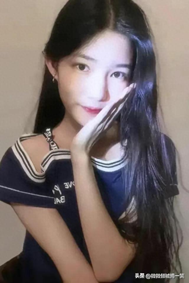 粉嘟嘟的美少女