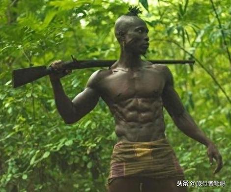 强壮黑人部落，男性能徒手撕生牛肉，女性繁衍方式更狂野