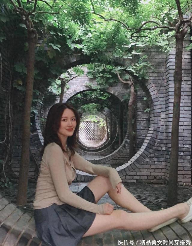 空姐网红美女老板秘书性感写真壁纸风韵包臀少妇街拍夏季大白腿