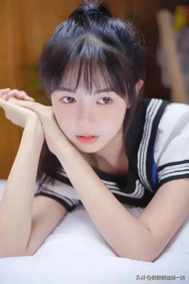 粉嘟嘟的美少女