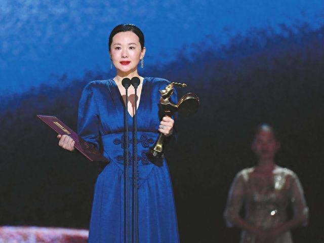 越看越顺眼的5位中年女星，事实证明，脸大和气质，从来都不冲突