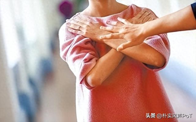 女顾客威胁外卖员不让看脸就给差评，网友怒斥其“职场性骚扰”