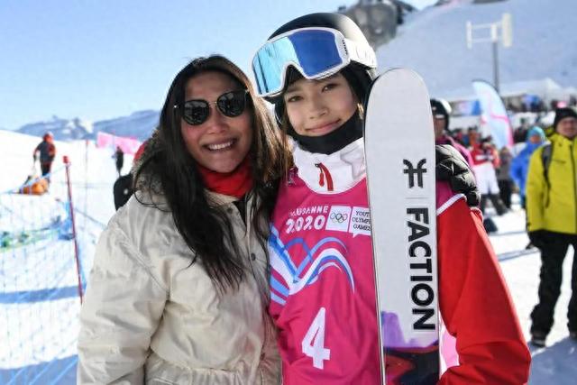 哈佛女孩刘亦婷到滑雪女神谷爱凌，中美两国国运二十年悄然转变