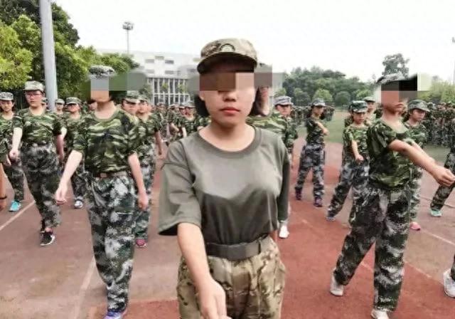 女大学生穿“透明军训服”曝光，身材一览无余引爆全网关注！