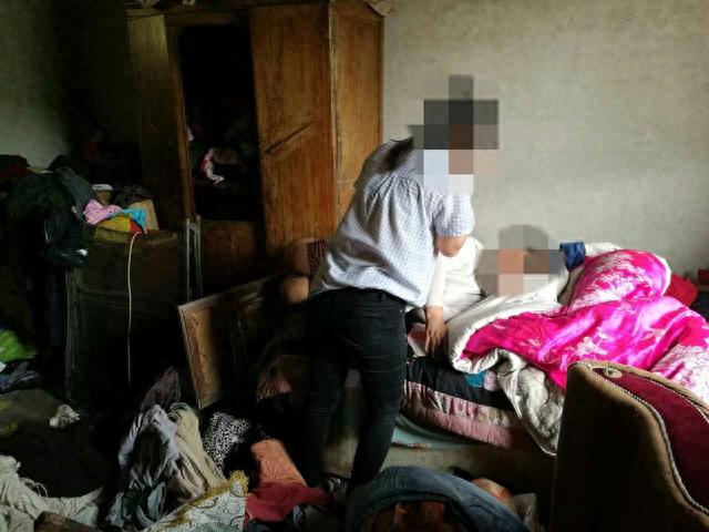 女子高铁突发恶疾，全裸跳舞谩骂乘客，事后痛哭：我控制不住自己