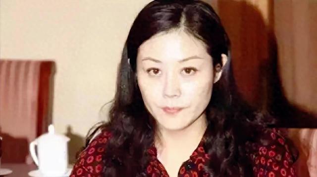 美女贪官姜保红，与40位领导有染，因情人被抓而投案自首。