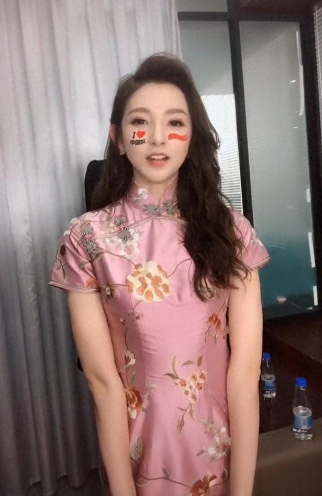 央视美女主持穿旗袍：董卿最有女人味，李思思最搞笑，朱迅最大气