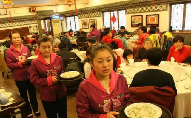 东北大娘开饺子馆，利用“饺子免费不要钱”，一年盈利200万