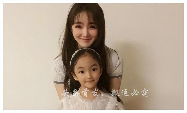 老公出轨张檬，她带女儿远走美国，离婚8年后她成了好莱坞高管