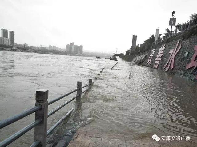 今天上午开始，安康汉江水位持续上涨！