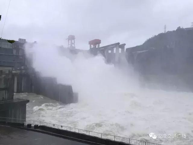 今天上午开始，安康汉江水位持续上涨！