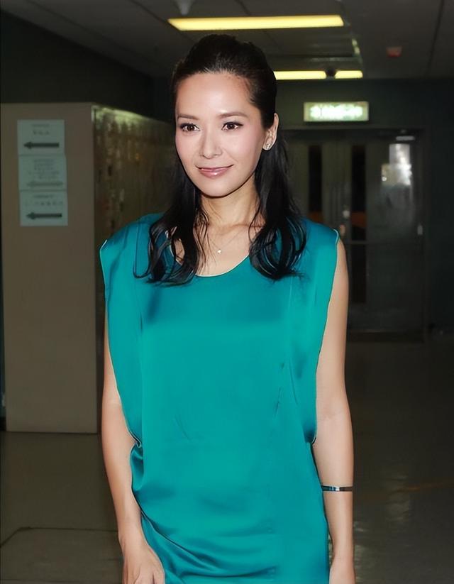 12年前香港小姐冠军郭羡妮下嫁河南农村小伙，如今怎么样了？