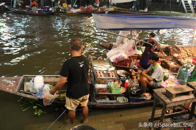 泰国著名的水上市场之安帕瓦