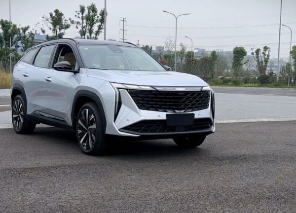 9.98万就能入手的黑马插混SUV：蓝电E5对比博越L，真的超划算