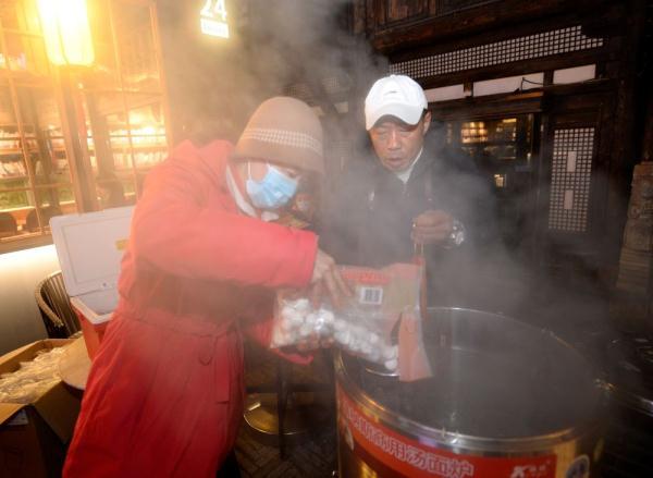 成都宽窄巷子里的别样除夕