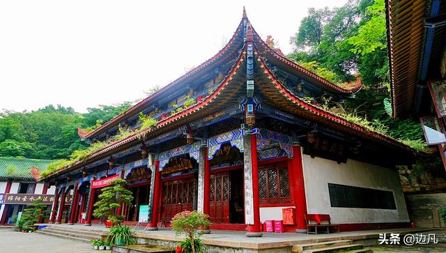 规模宏伟的绵阳圣水寺