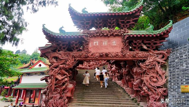 规模宏伟的绵阳圣水寺