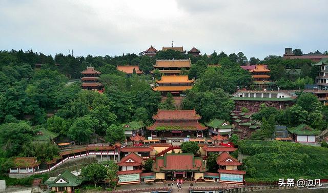 规模宏伟的绵阳圣水寺