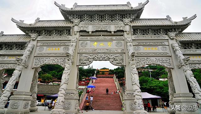 规模宏伟的绵阳圣水寺