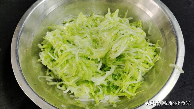 瓠子韭菜豆腐饺子：这馅太值得吃！花钱少吃得好，营养味道也不缺