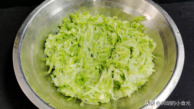 瓠子韭菜豆腐饺子：这馅太值得吃！花钱少吃得好，营养味道也不缺