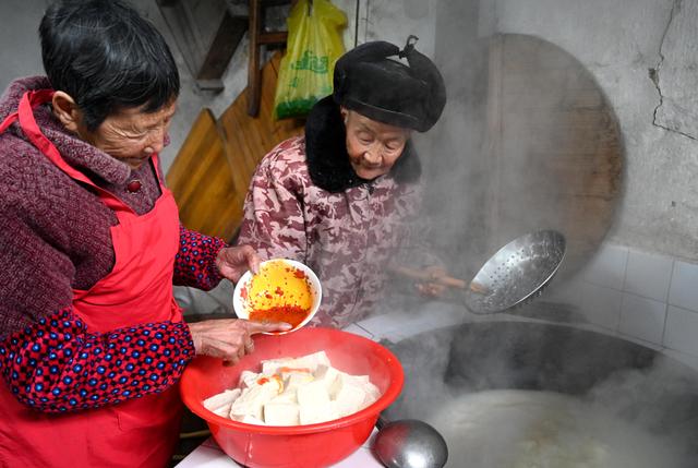 浙江武义：豆腐干中品年味