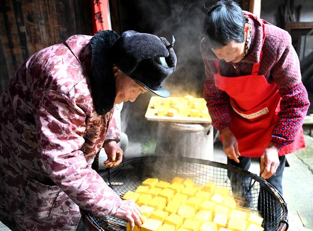 浙江武义：豆腐干中品年味