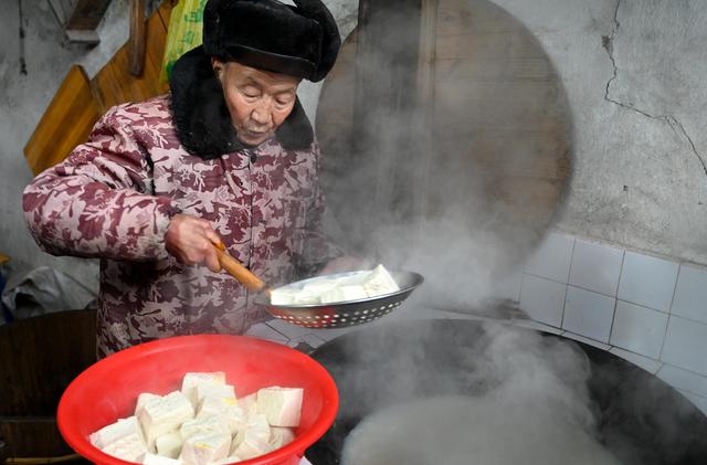 浙江武义：豆腐干中品年味