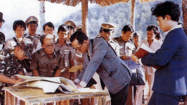 泰国国王普密蓬逝世三周年，读完这篇文章，一起了解他传奇一生