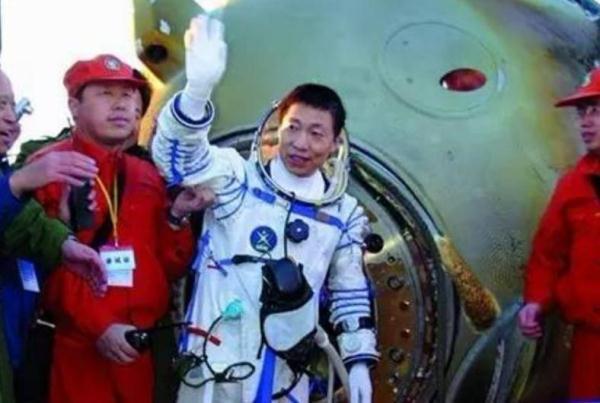 百年瞬间丨神舟五号载人飞船发射成功