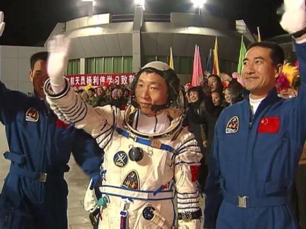 百年瞬间丨神舟五号载人飞船发射成功