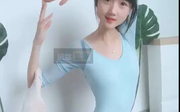 白丝美女：时尚与魅力的交织