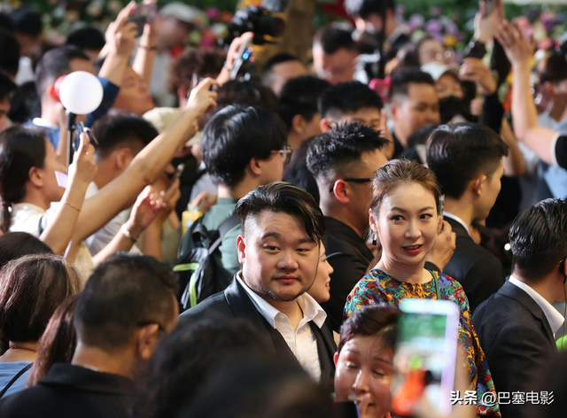 香港这一夜，马明吴卓羲帅气有型，蔡思贝清纯，阵容堪比TVB台庆