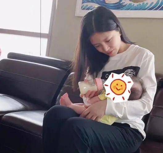 杜淳老婆母乳崩溃：孩子一碰奶头就哭，整个哺乳期我都在用吸奶器