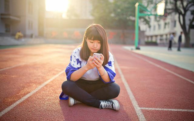 图集：分享一组校园清纯美女高清壁纸，欢迎收藏