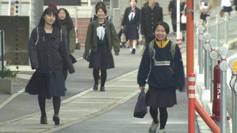 日本一高中允许穿黑色裤袜 女学生曾大冷天光着腿上下学