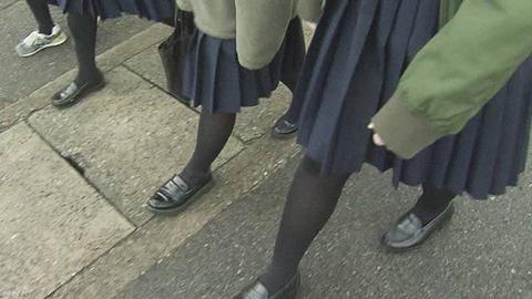 日本一高中允许穿黑色裤袜 女学生曾大冷天光着腿上下学