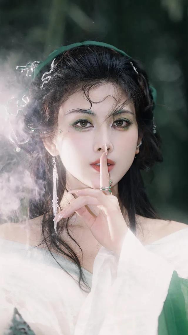 美女王伊瑶