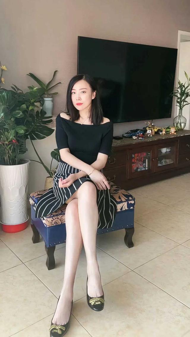 我的长腿美女老板#风韵美人# #职业装丽人##熟女御姐# #