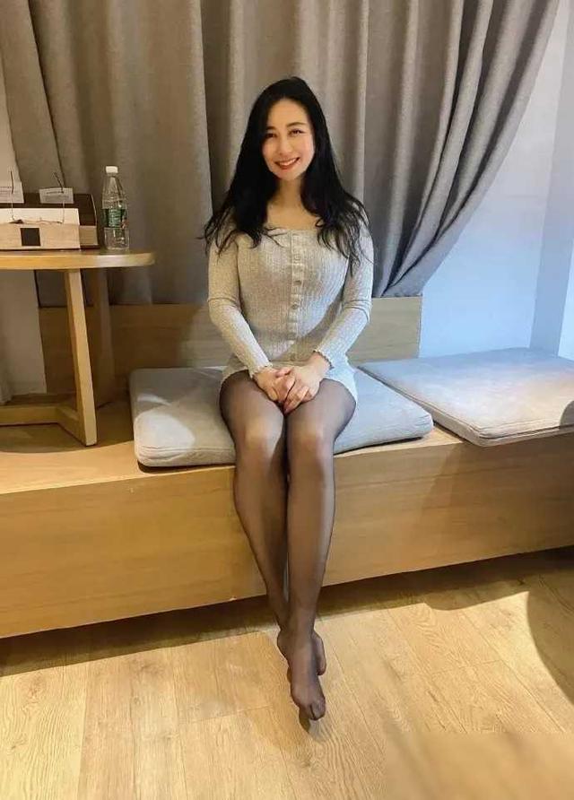 我的长腿美女老板#风韵美人# #职业装丽人##熟女御姐# #