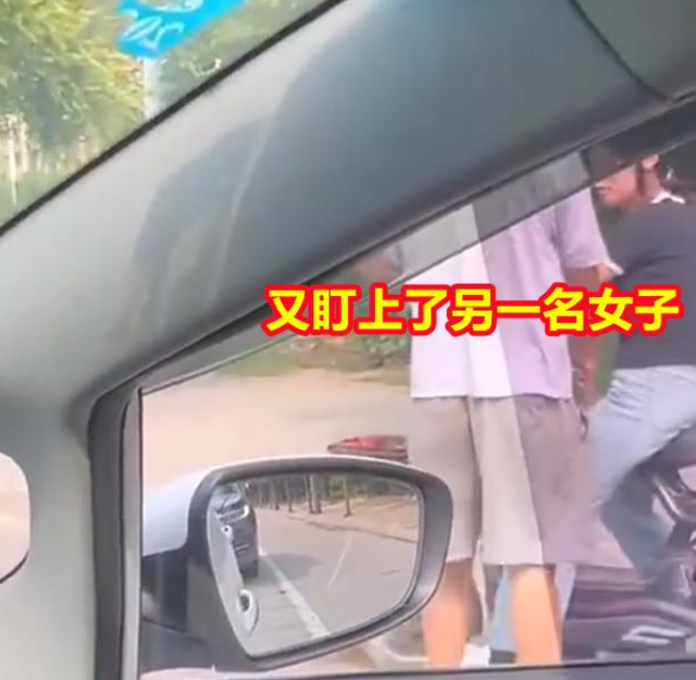 变态！女子逛街被要求脱下丝袜，网友：受害者不止女性！