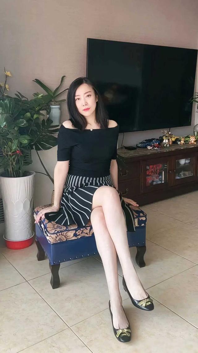 我的长腿美女老板#风韵美人# #职业装丽人##熟女御姐# #