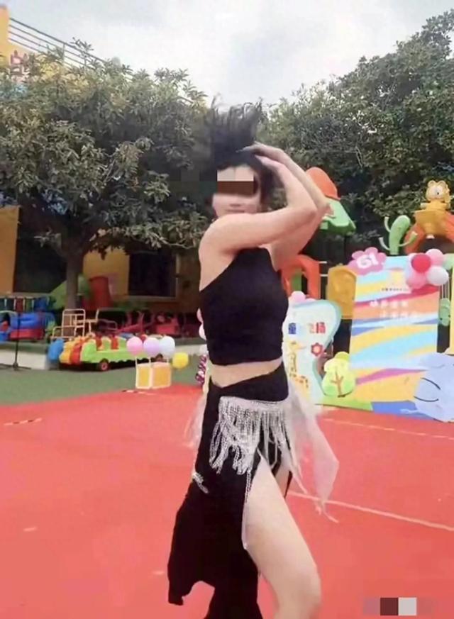 笑不活了，美女幼师幼儿园跳性感热舞，我却笑死在评论区