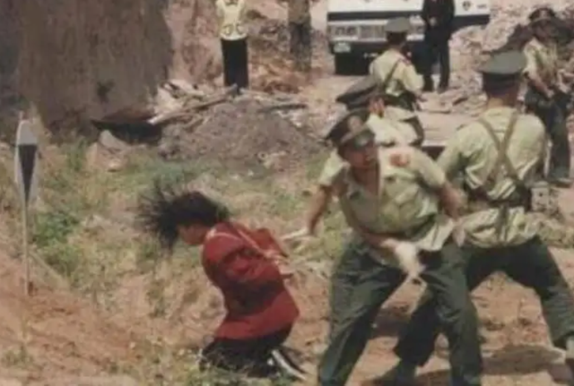 2005年，美女死刑犯毕丽梅被枪决，意外苏醒后，家属哀求饶她一命