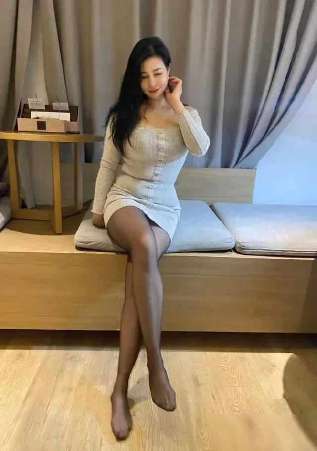 我的长腿美女老板#风韵美人# #职业装丽人##熟女御姐# #