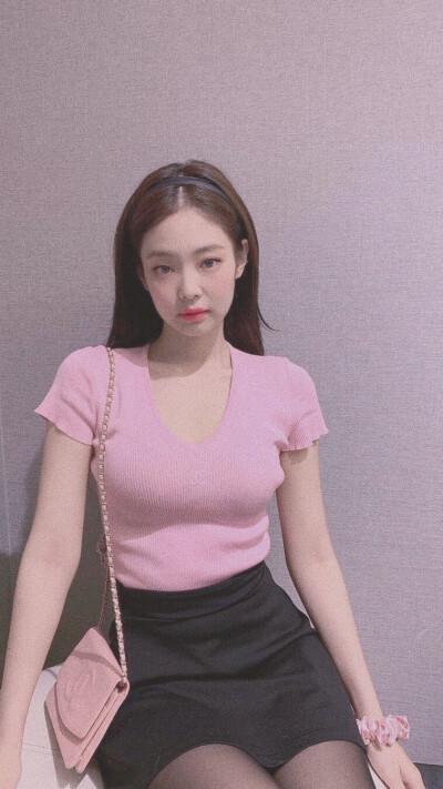 “又奶又凶”人间香奈儿Jennie到底有多美。